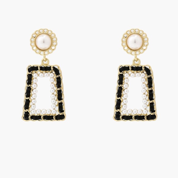 Cider Chain Pearl Earrings - Picture 5 of 16